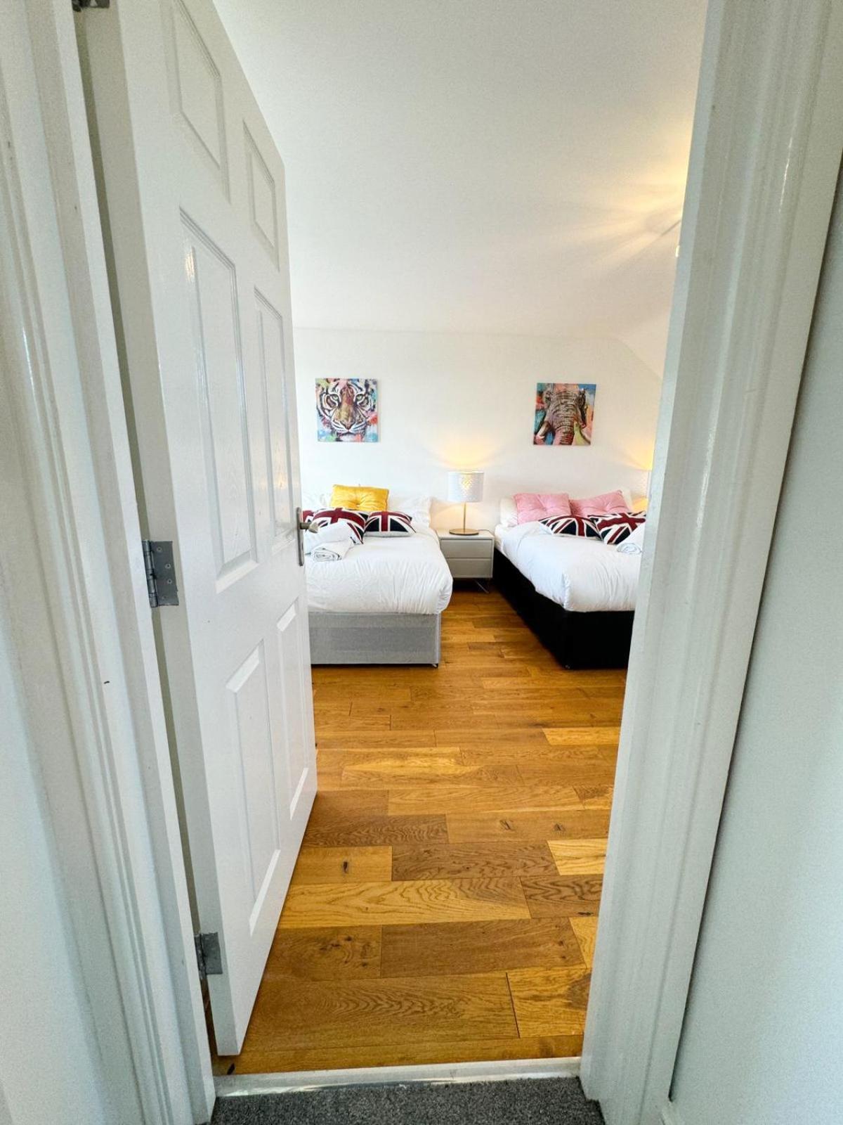 Beahive House * Redbridge